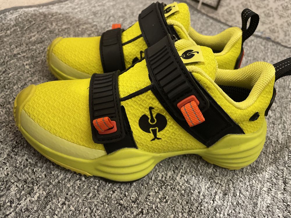 Adidasi Galbeni nr 31si adidasi Adidas  nr 30,preturi diferite