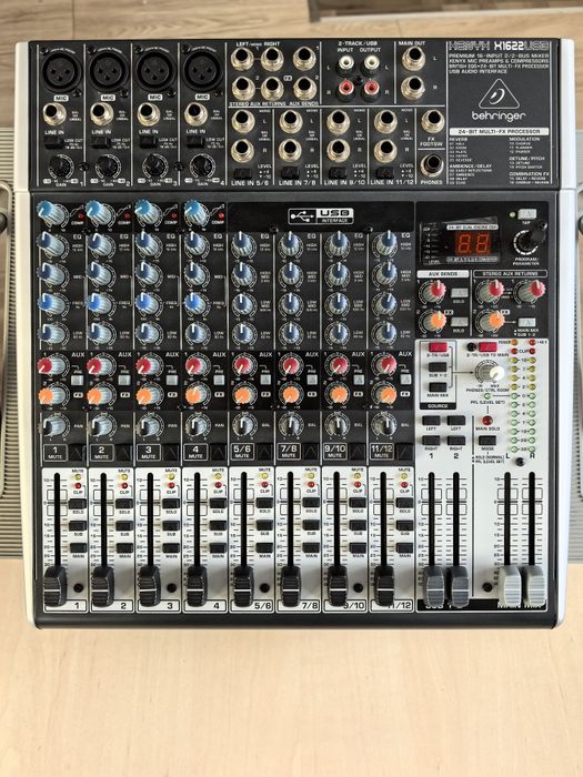 Mixer  Behringer