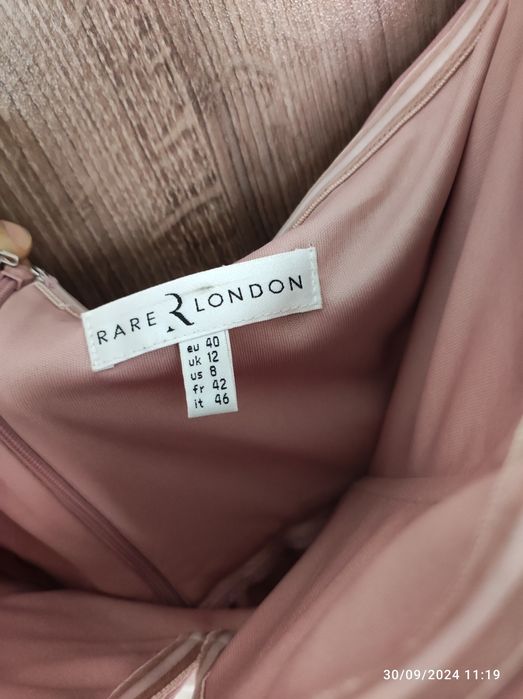 Нова Кукленска рокля с пайети на Rare London