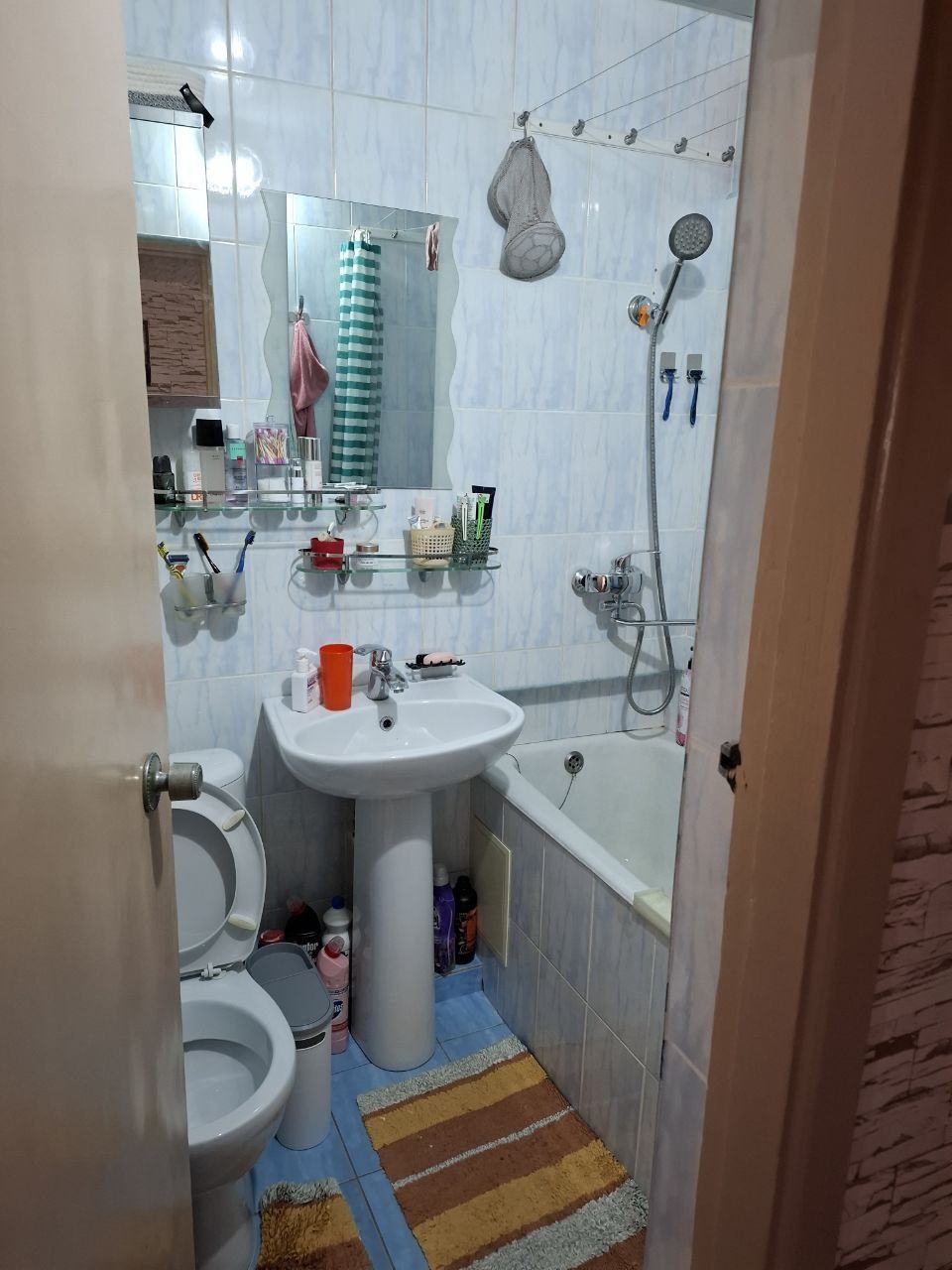 Продаётся 1/3/4 , СЕЛЕКЦИЯ , с ремонтом , с мебелью, с арендатором.