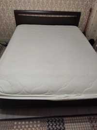 Спальная кровать с ортопедическим матрасом