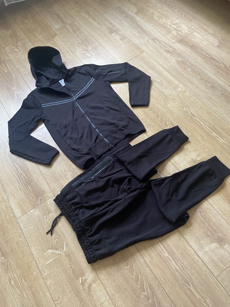 Trening Tech Fleece Nike marimea S,XL,XXL