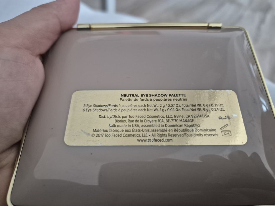 Too Faced NATURAL EYES – Paletă de farduri de pleoape în nuanțe ne