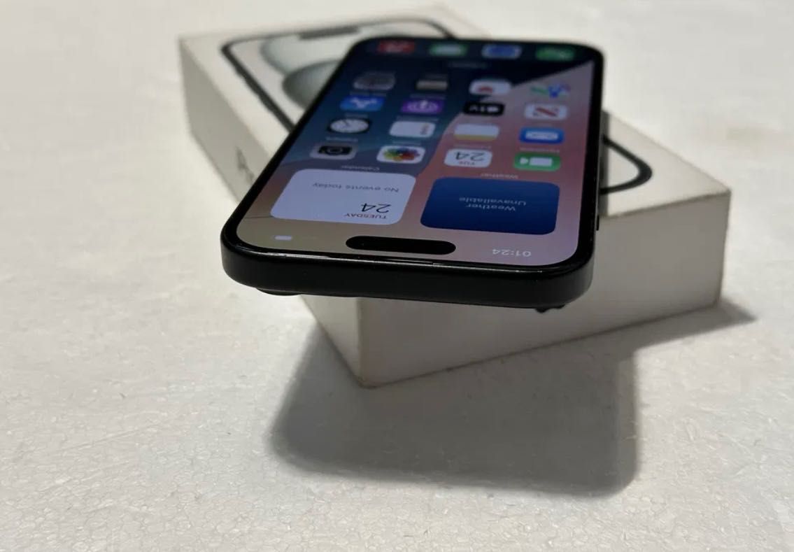 Vând iPhone 15 black 128 gb