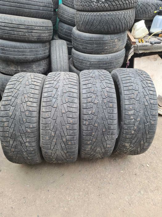 Продам комплект зимней резины  245  55  R 19