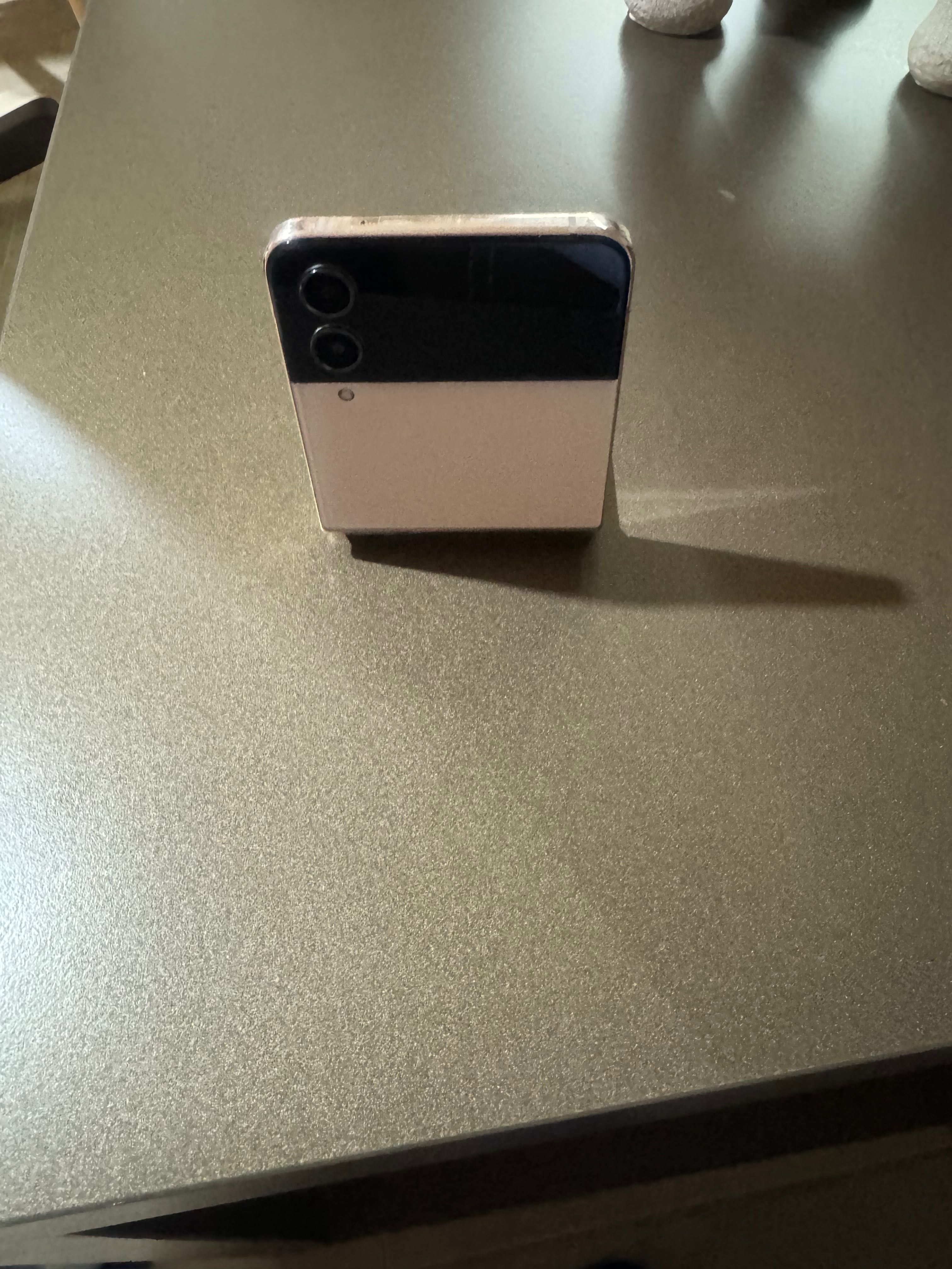 Продавам Samsung Zet flip 4
