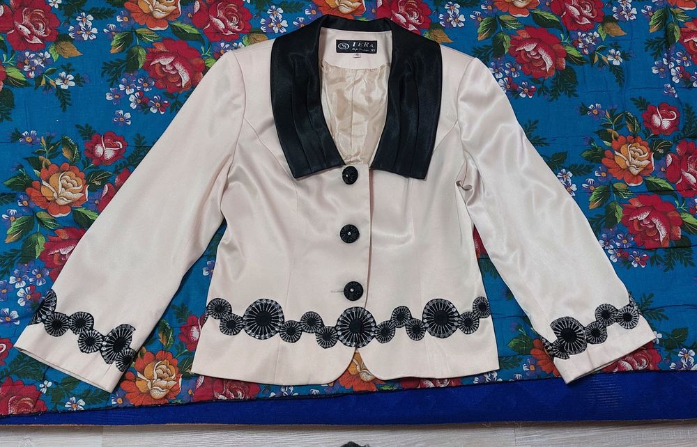 Богатый,Шикарный пиджак в отличном состояний