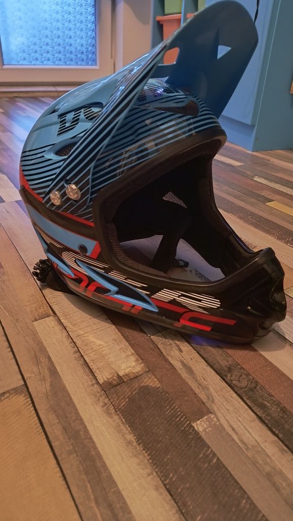 Продава се каска Force tiger dh blue black