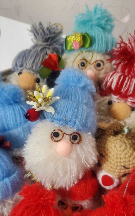 Коледни играчки за деца, колеги, близки