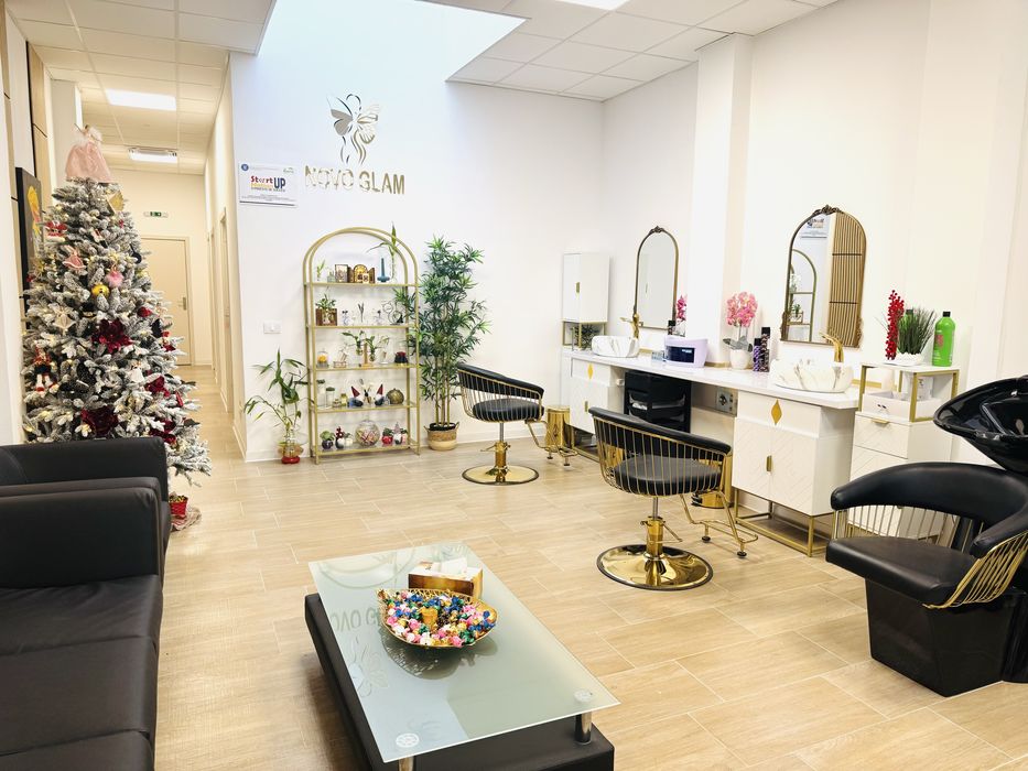 Oferim spre închiriere 2 scaune hairstyling