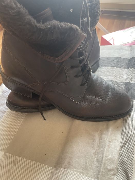 Ghete îmblanite din piele