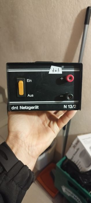 Захранване постоянно 13.2 v, зарядно