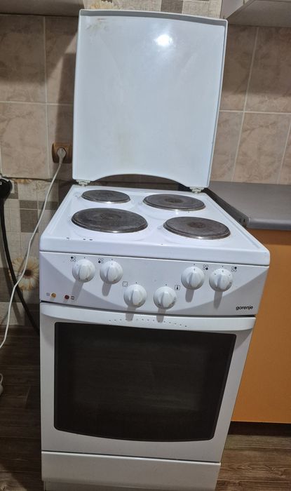 Продаю электрическую плиту