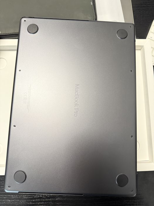 MacBook Pro 14” M4 16gb Ram 512gb SSD factura garantie impecabil Husa