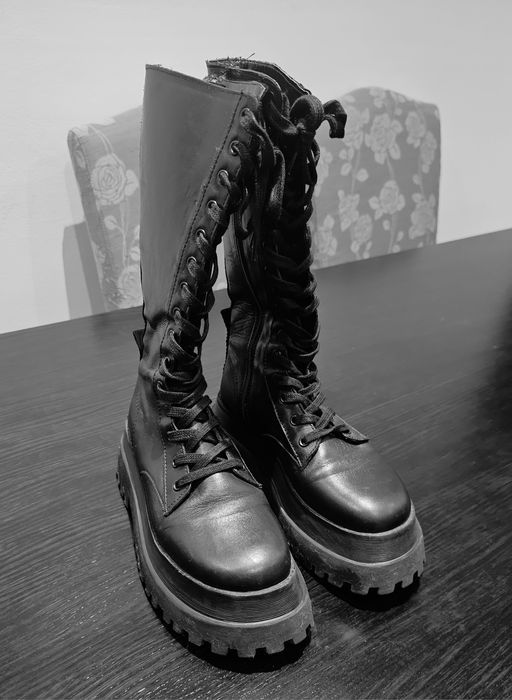 Ghete înalte din piele cu platforma Zara