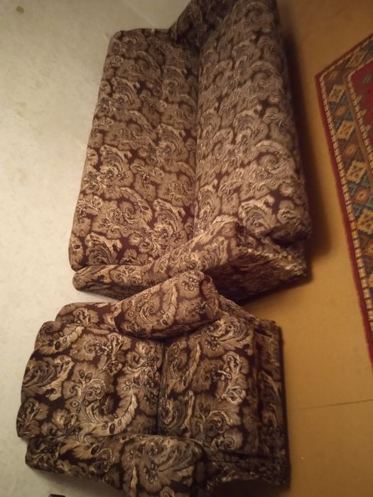 Бесплатно диван и два кресла