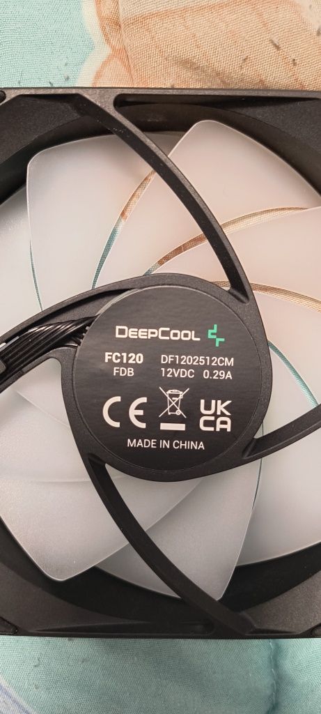 Продавам вентилатор DeepCool FC120
