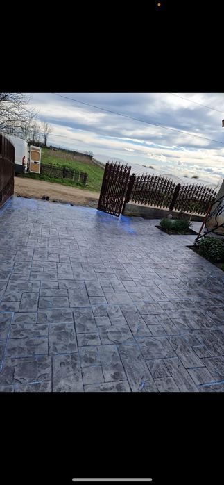 Beton amprentat 120 lei m p2 cu toate materialele incluse
