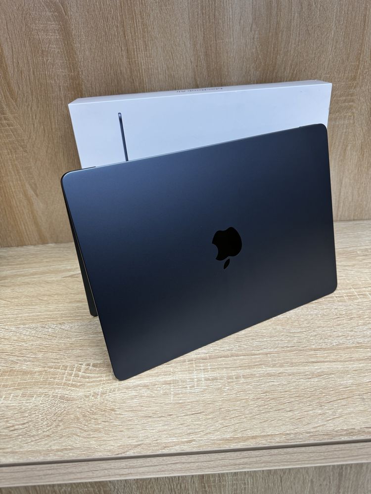 Macbook air 2022 M2 8/256Gb