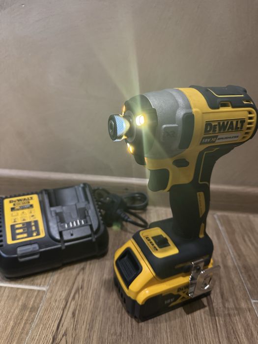Акумулаторен винтоверт импакт DeWALT DCF850P2T с  батерa в куфар