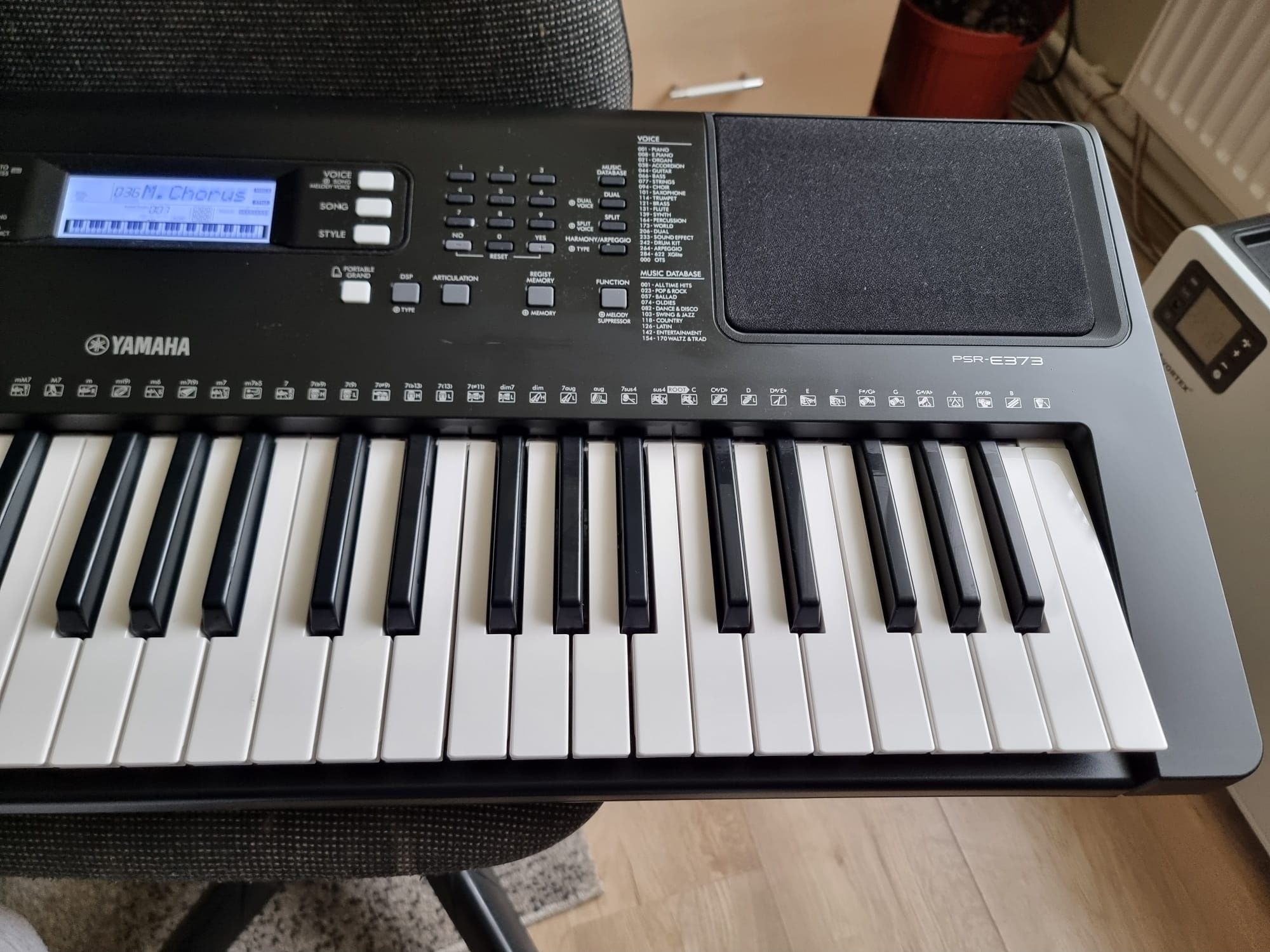 Yamaha PSR E373 622 voci 204 styles și 10 Românești