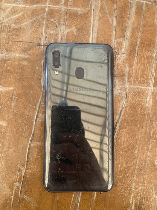 Samsung a20 .Xolati yaxshi.32 talik