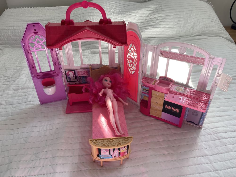 Casuta casa Barbie cu papusa la alegere