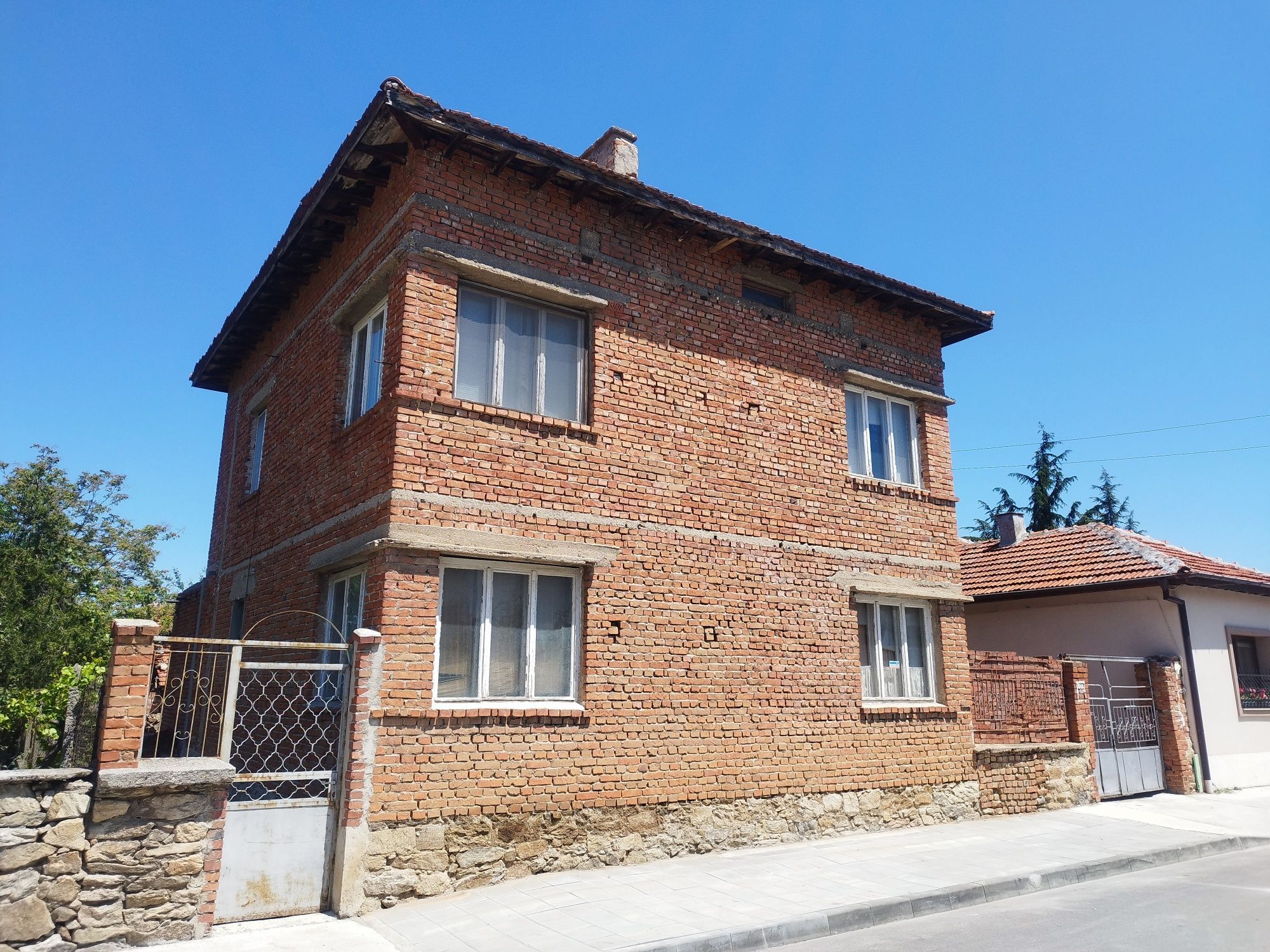 Продавам къща в Харманли