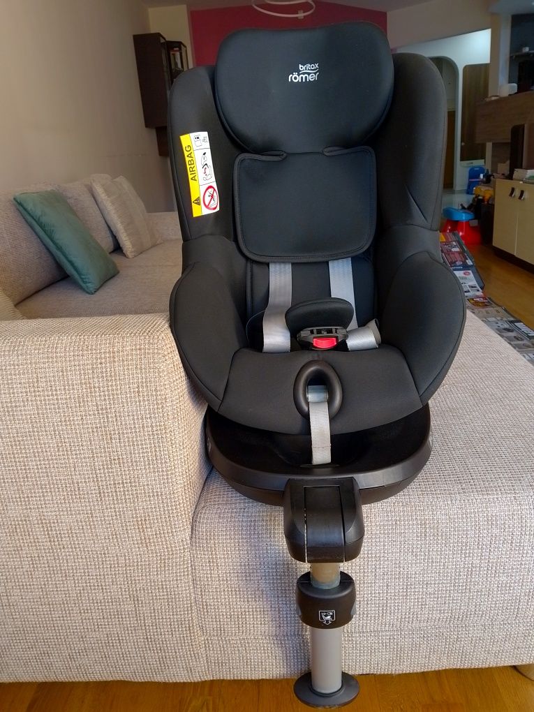 Въртящо се на 360 гр. детско столче за кола Britax römer