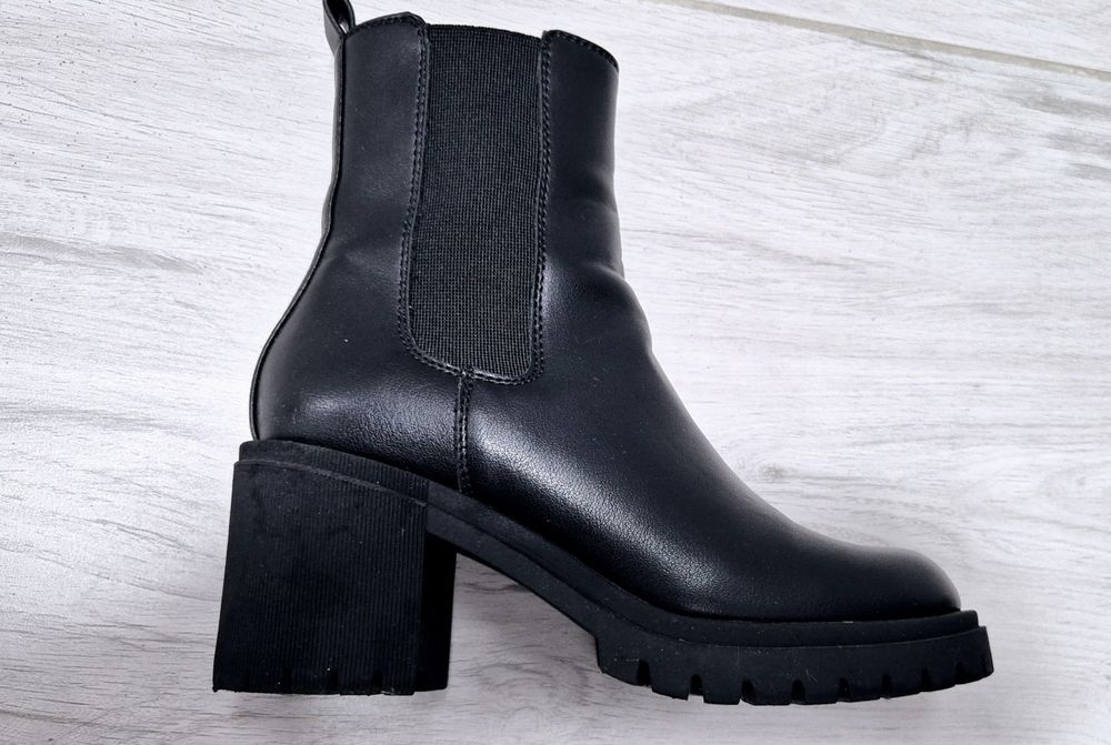 Vând Ghete dama la SuperOferta