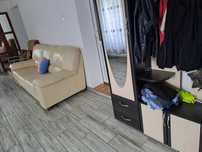 Vand canapea de piele fixa de living