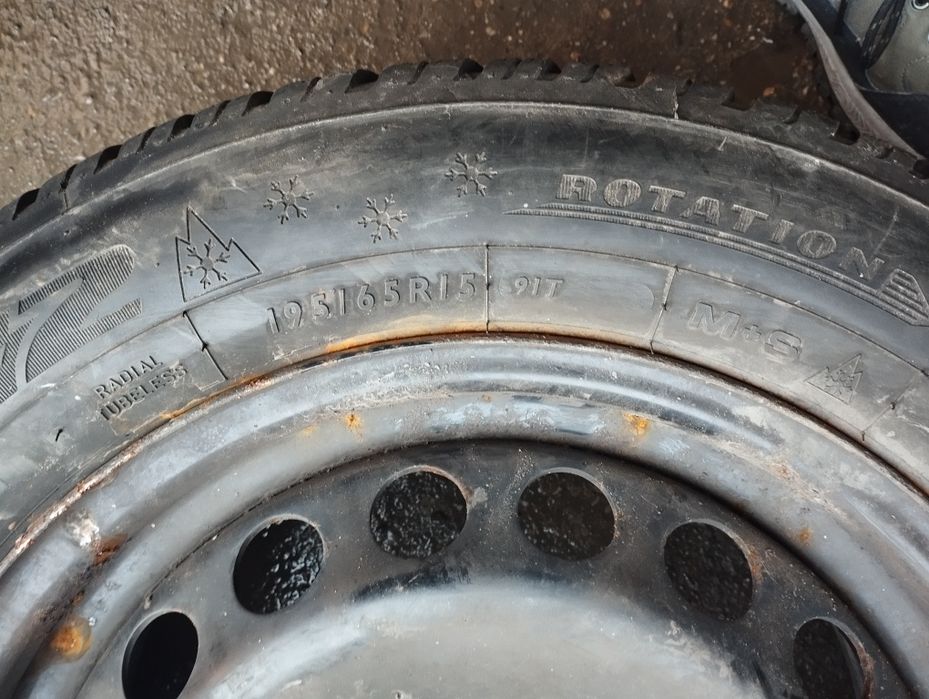 4 anvelope  semi noi 195 65 15 91T  Dunlop Iarna impecabile