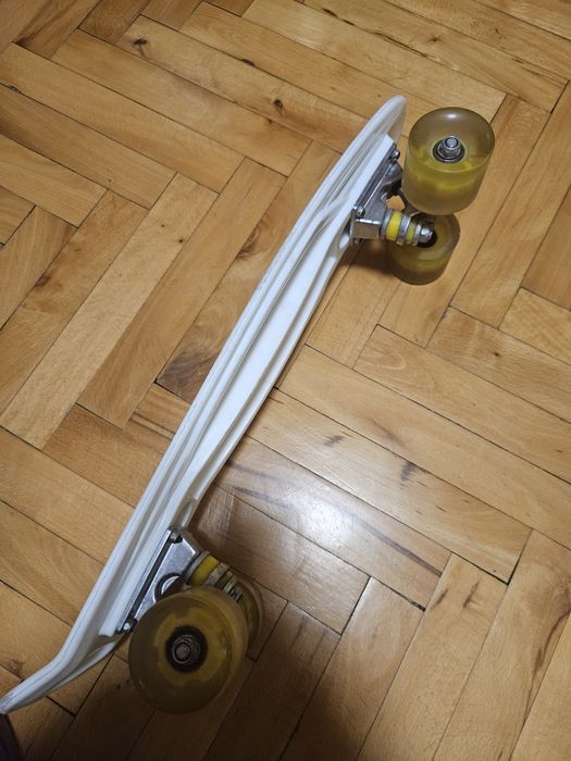 Пениборд със светещи колела