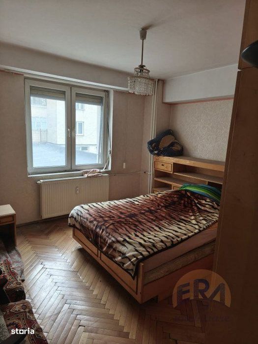 Apartament 3 camere, Str. Louis Pasteur, langa Spitalul Jud,