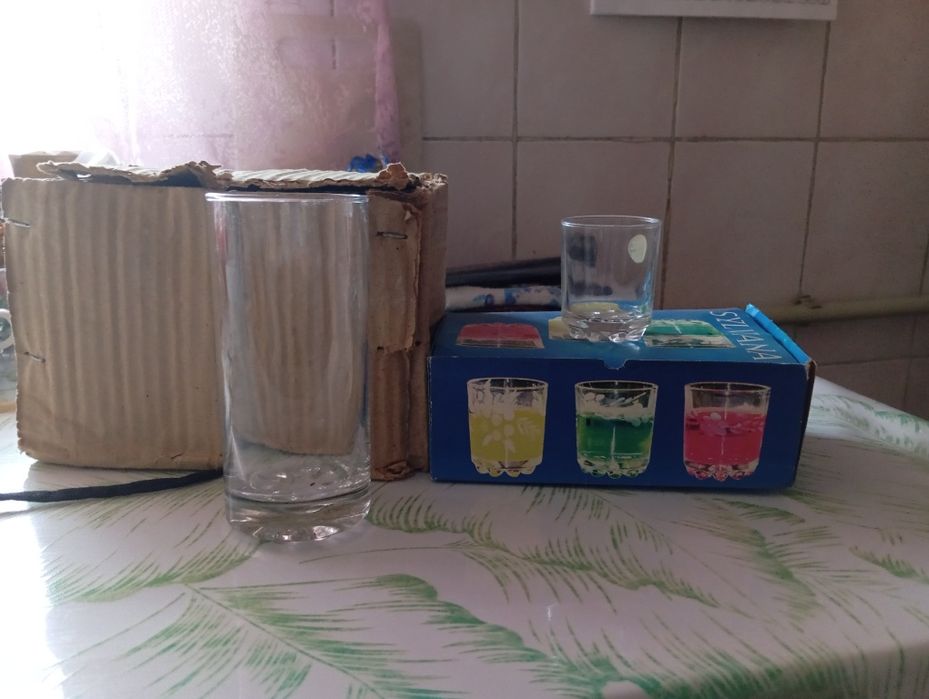 Продается бокалы и маленькие рюмки,в хорошем состоянии,.