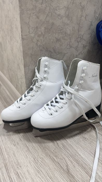 Продам коньки женские р.36