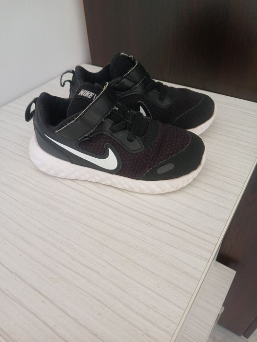 Маратонки nike 26 номер