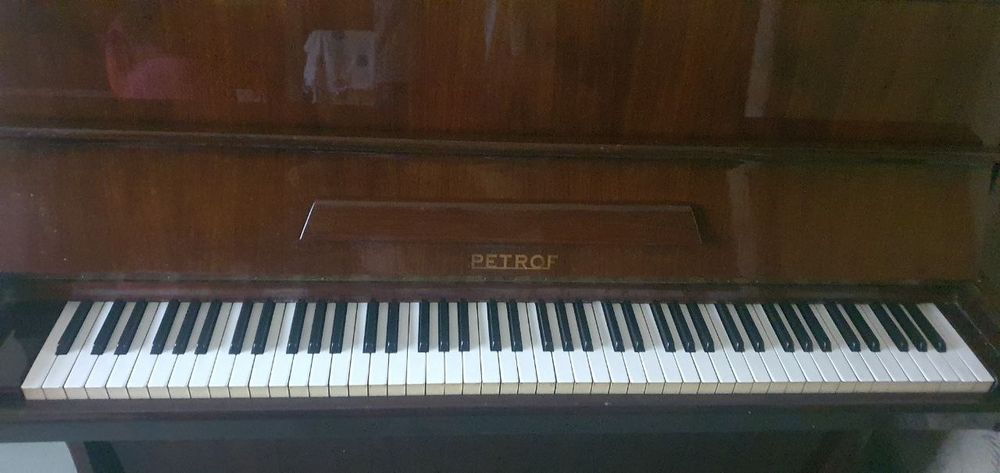 Продам пианино петроф