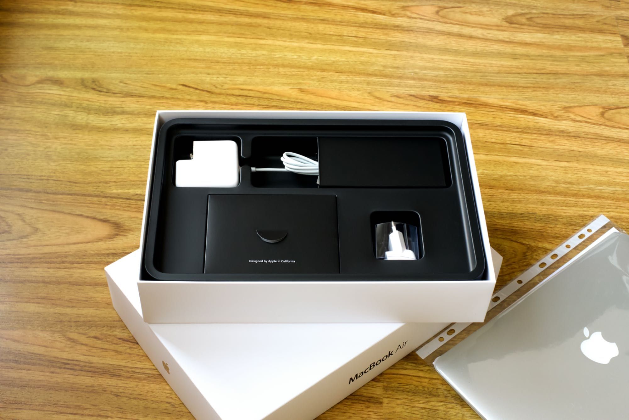 2022 MacBook Air i5, SSD - Пълен комплект, КАТО НОВ!!!