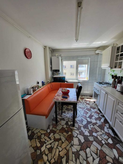 apartement 4 camere cu centrala proprie bloc 1981