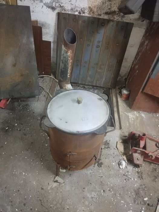 Печь под казан вместе с чугунным казаном 12 литров