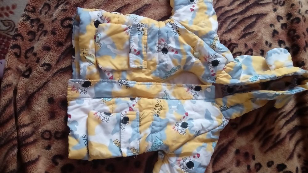 Срочно продам куртку, сейчас носить.