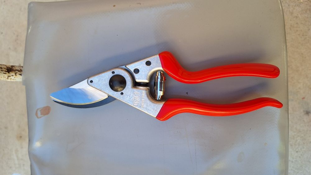 Felco 9 , професионални лозаро - овощарски ножици