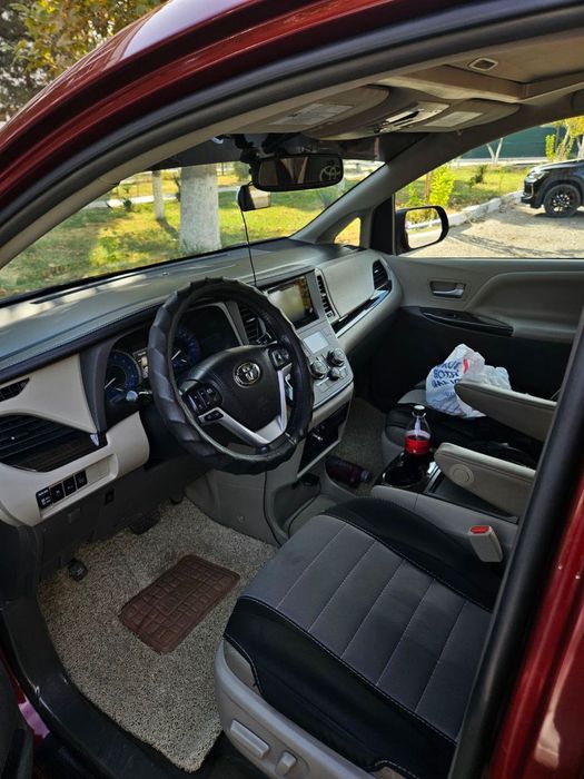 Toyota Sienna в отличном состоянии