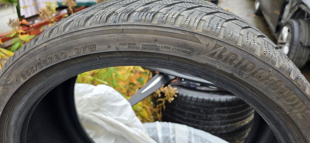 Cauciucuri iarna Bridgestone 255 35 R20,set de 4