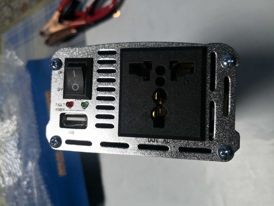 Invertor tensiune 12 V 2000 W