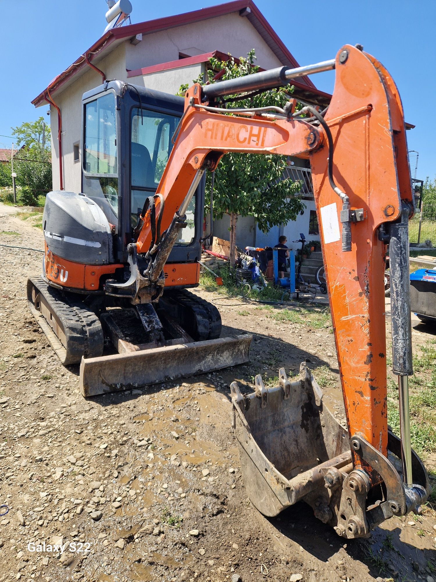 Hitachi u29 si nissan cabstar