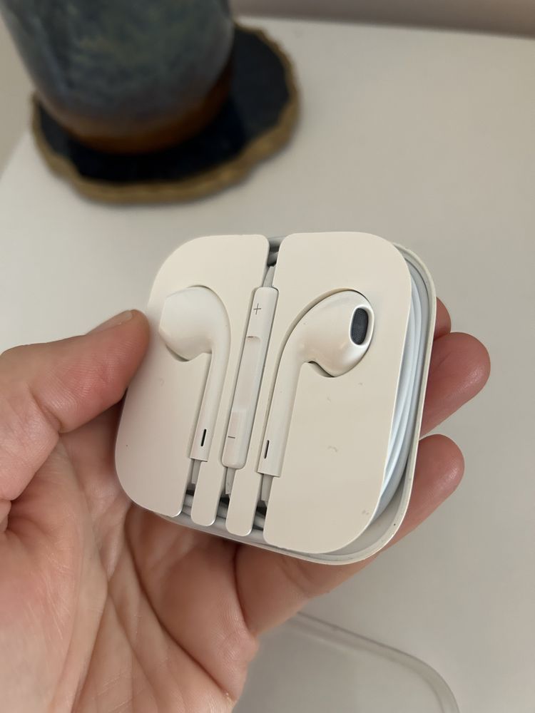 Air  Pods слушалки от IPhone 11