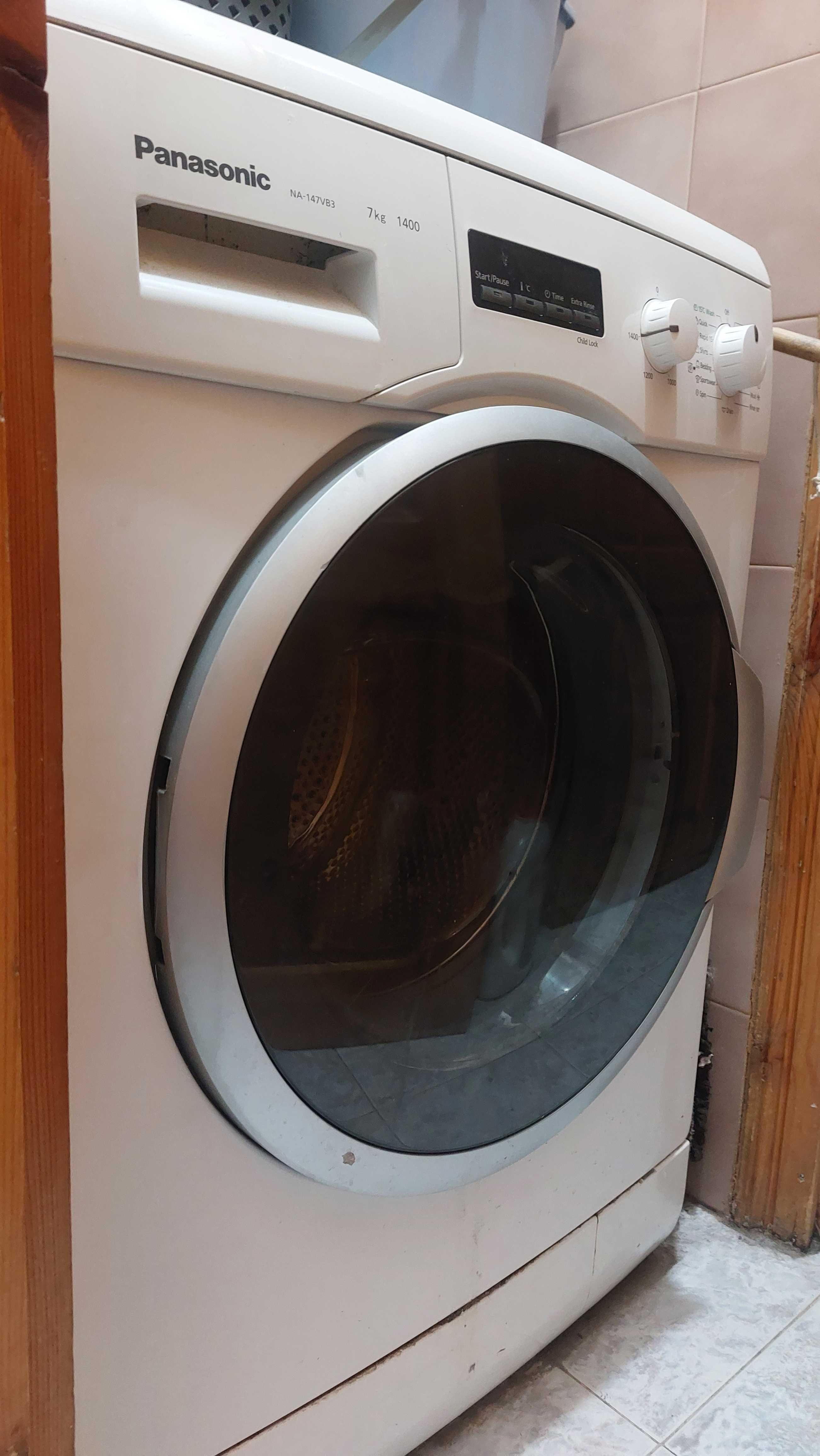 Продавам пералня Panasonic NA-147VB3, използвана,