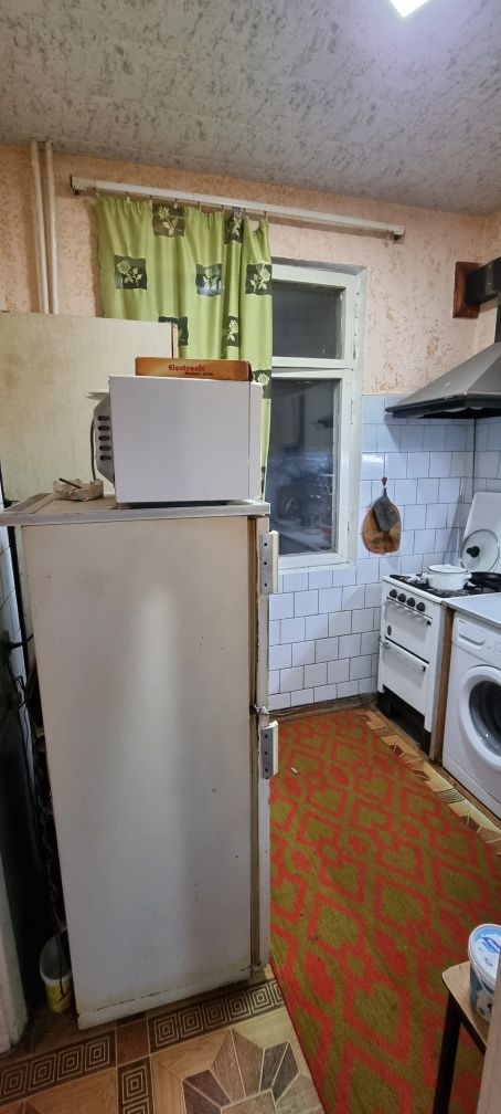 Продаю  свою квартиру 2 комнатную, 3 этаж. Не торец. Ориентир Фархадск